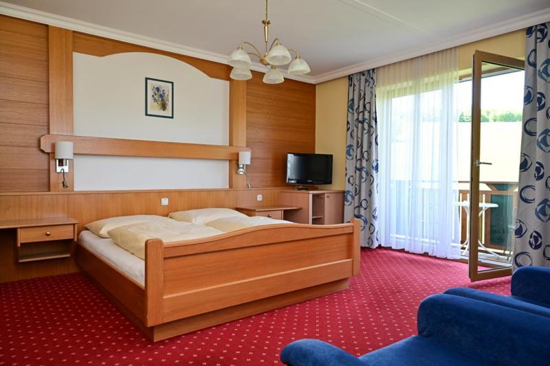 Ferienhotel Hofer Superior Strass im Attergau Exterior photo